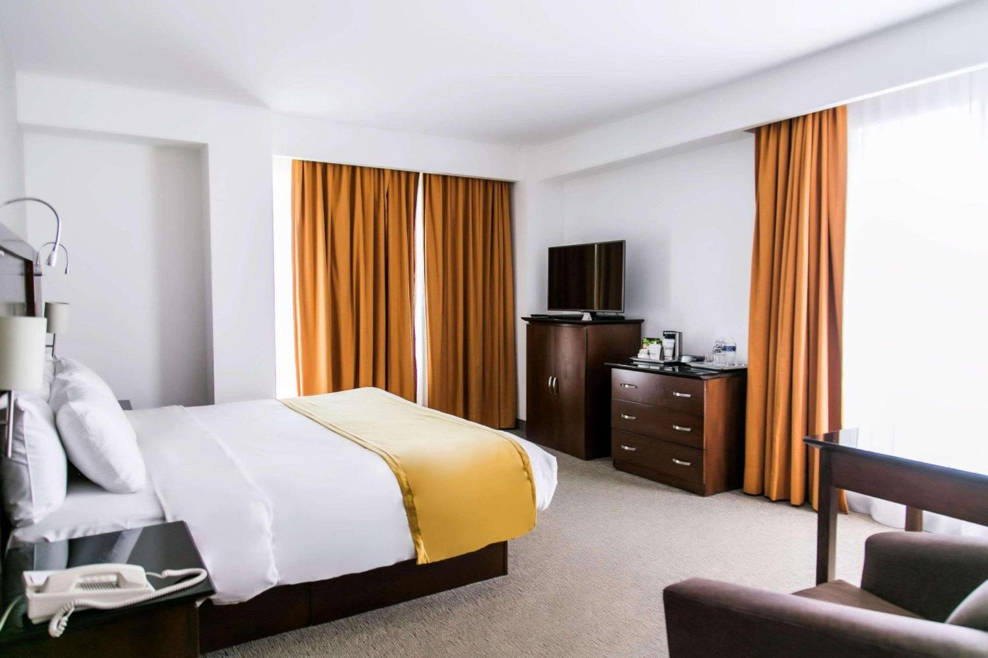 Radisson Poliforum Plaza Hotel León Eksteriør bilde